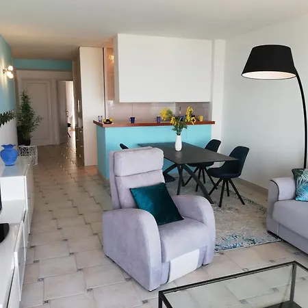Appartement Magnifique 3p Face Avec Terrasse A - Fr-1-196-251 *
